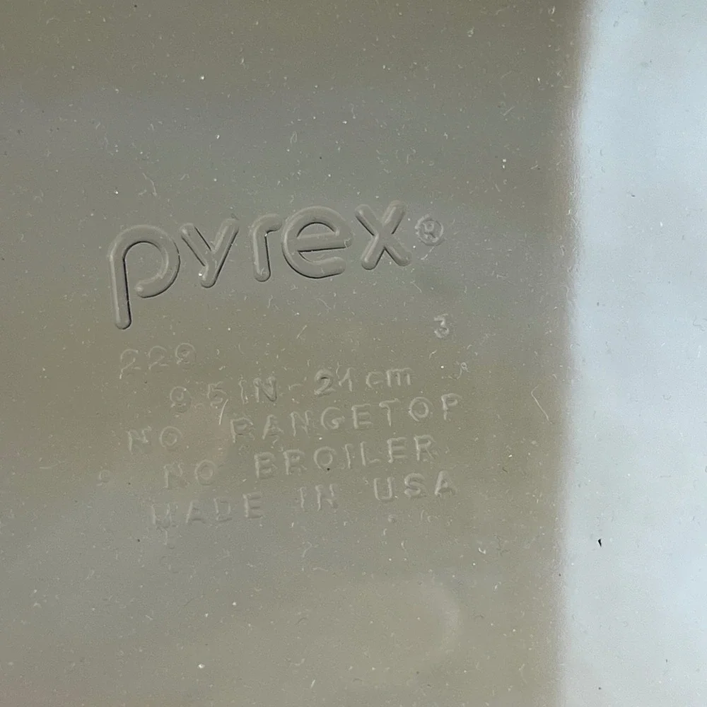 Pyrex Visions Cranberry Glass Pie Plate 9.5 Inch Fluted Rim Baking Dish 229 USA